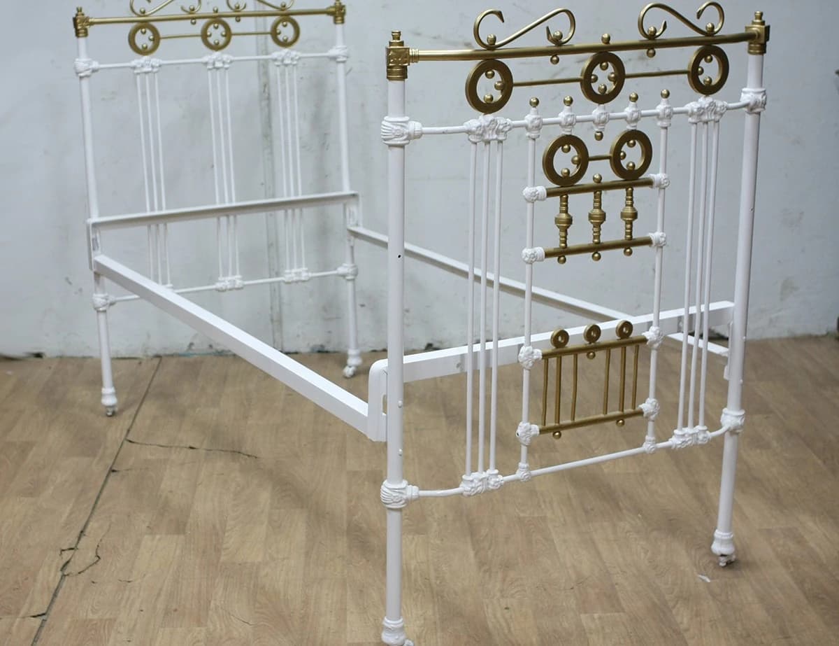 Реставрация старинной металлической кровати
