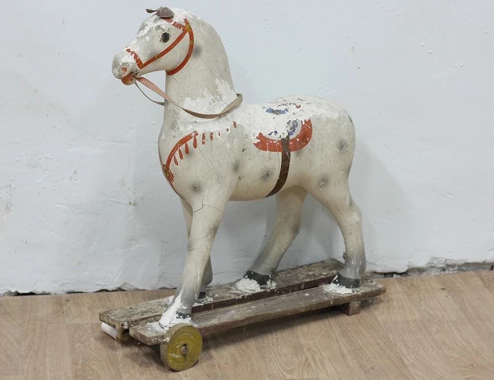 Реставрация старинной игрушечной лошадки
