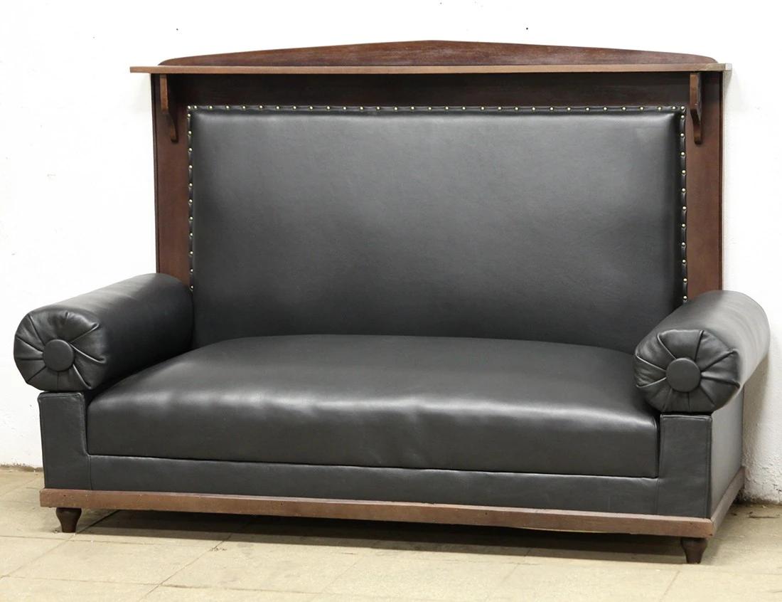 Реставрация кабинетного дивана с высокой спинкой