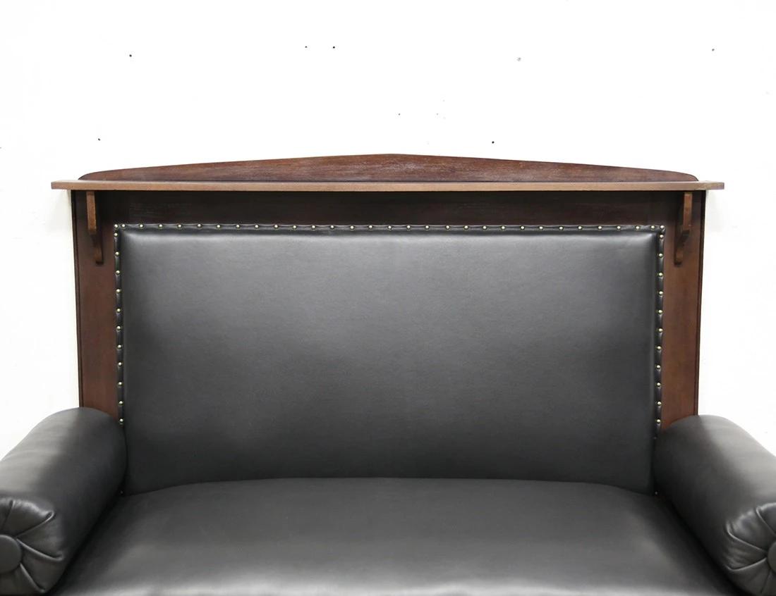 Реставрация кабинетного дивана с высокой спинкой