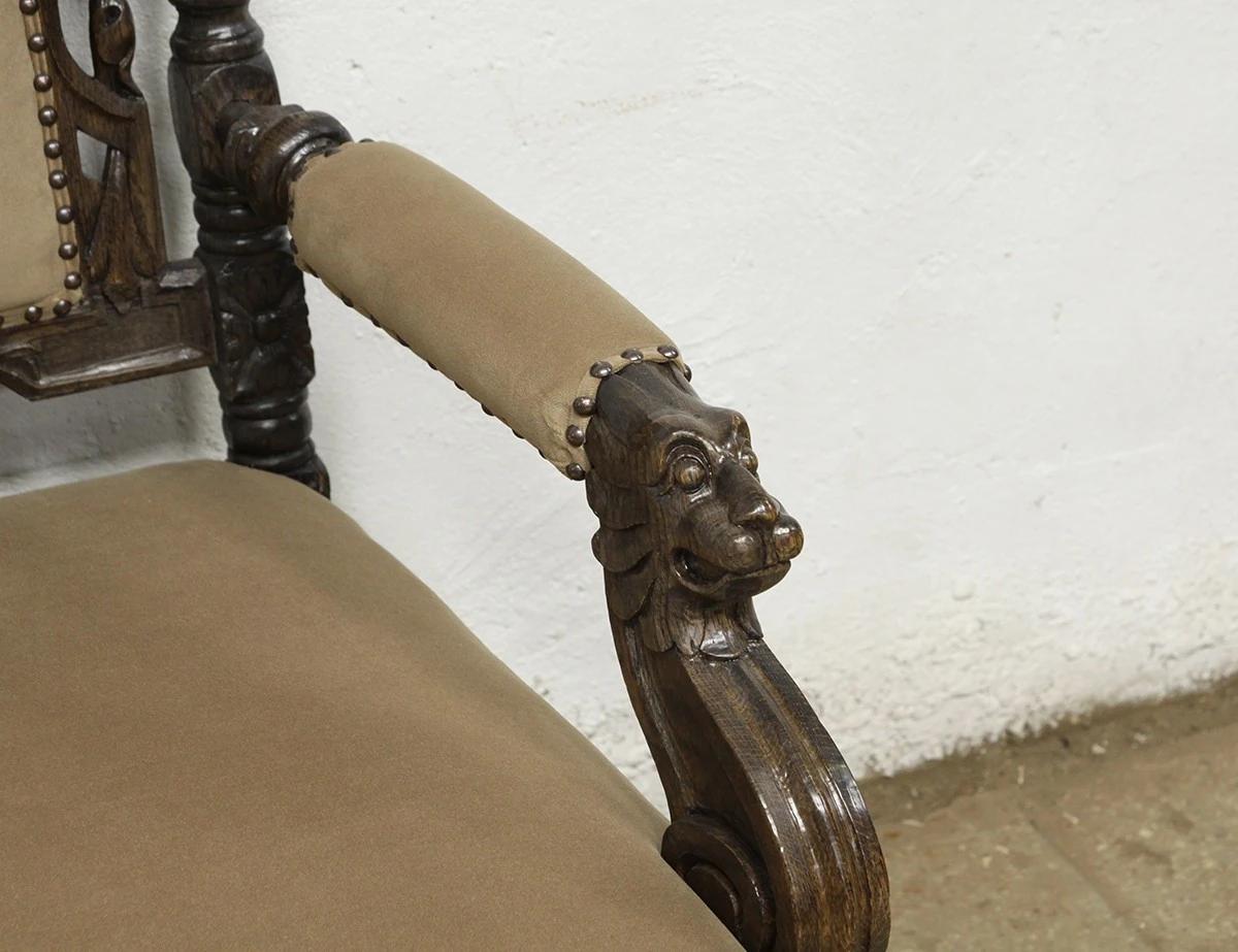 Реставрация антикварного кресла со львами