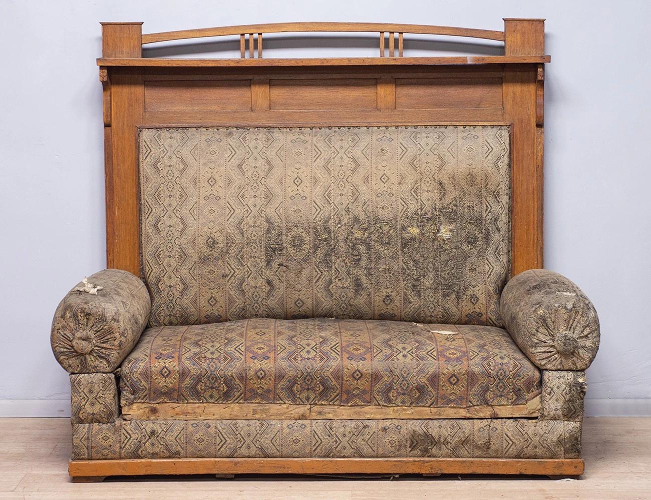 Реставрация сталинского дивана с высокой спинкой