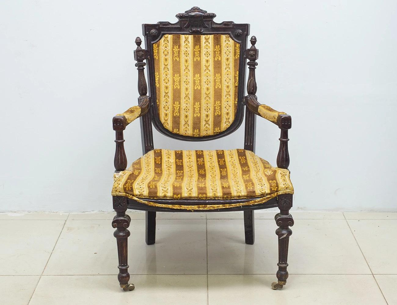 Реставрация антикварного кресла с резьбой, 19 век